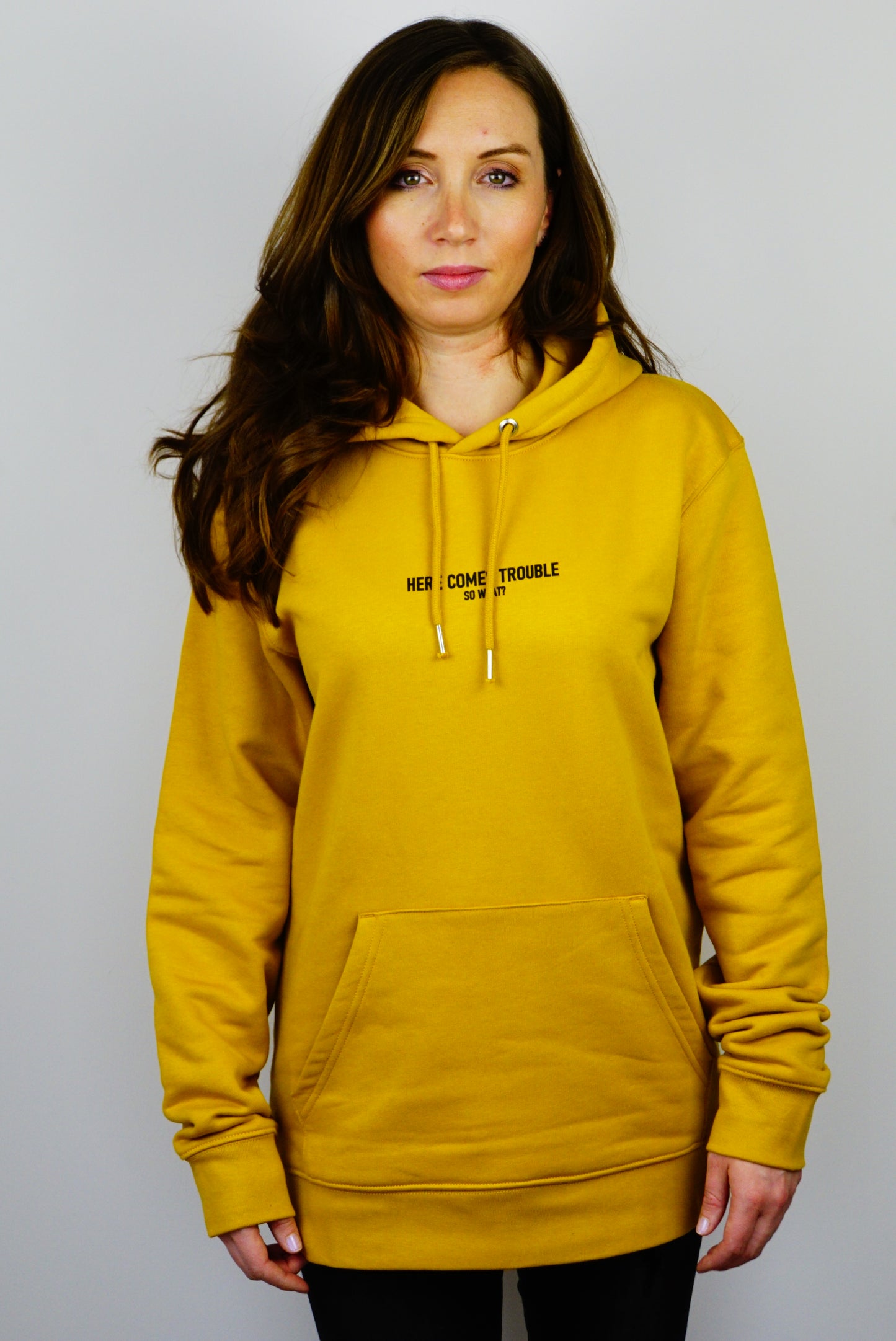 Hoodie ocker HERE COMES TROUBLE