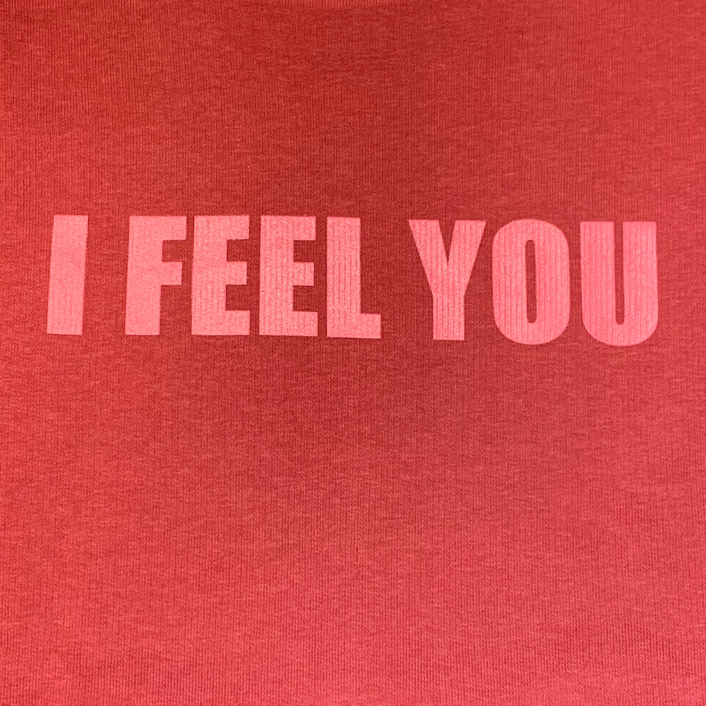 Unser roter Sweater mit Print I FEEL YOU in lässiger Passform. Perfekte Home und Street Wear. next summer fashion.