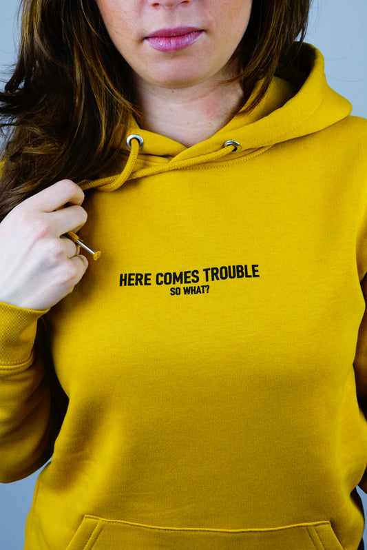 Hoodie ocker HERE COMES TROUBLE