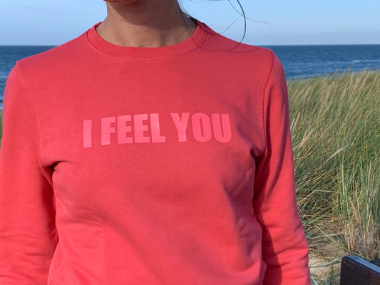 Unser roter Sweater mit Print I FEEL YOU in lässiger Passform. Perfekte Home und Street Wear. next summer fashion.